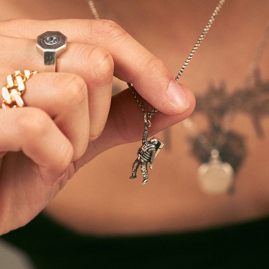 How to Wear Men’s Jewellery Without Overthinking It