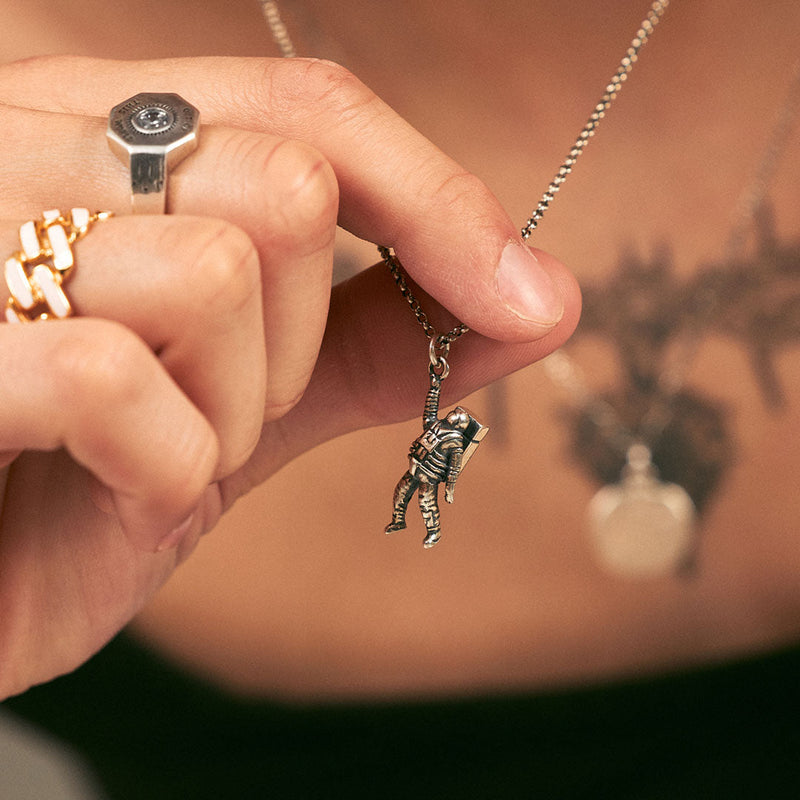 How to Wear Men’s Jewellery Without Overthinking It